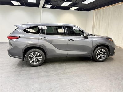 2022 TOYOTA TRUCK HIGHLANDER XLE