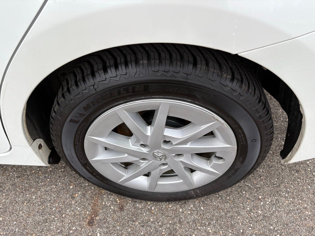 2014 Toyota Prius v Two