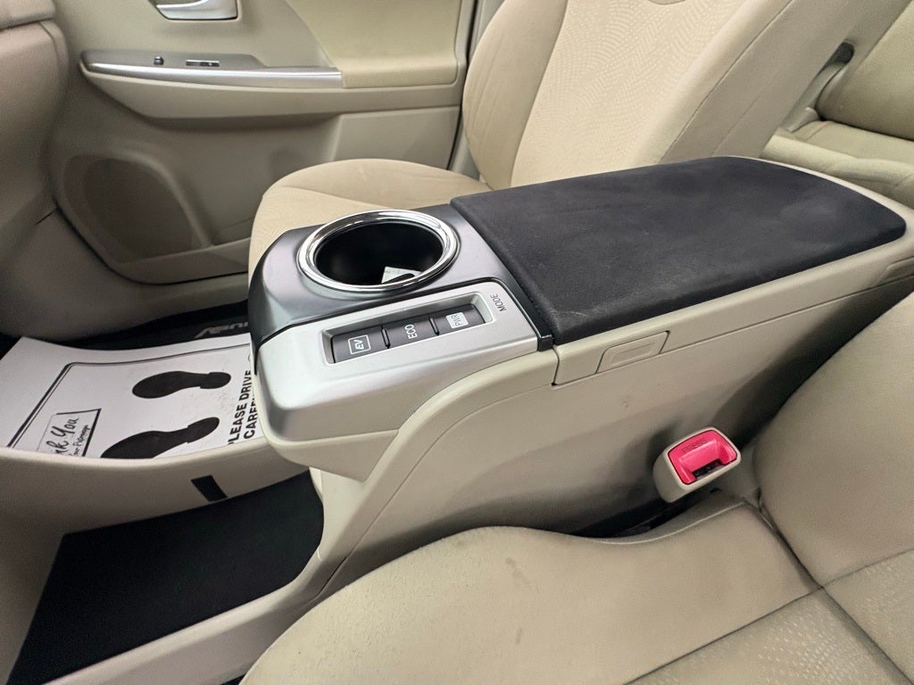 2014 Toyota Prius v Two