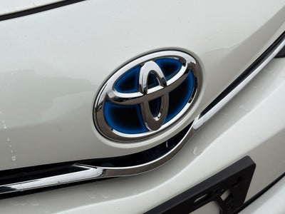 2014 Toyota Prius v Two