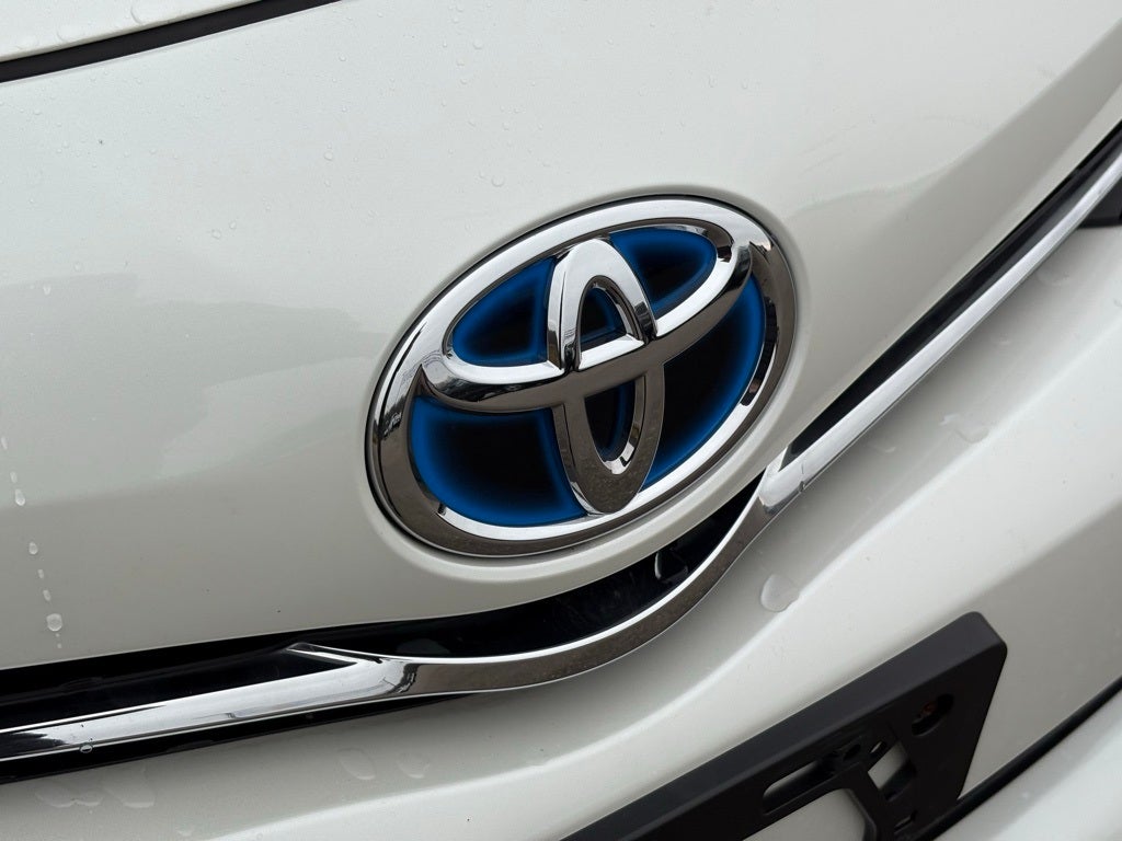 2014 Toyota Prius v Two